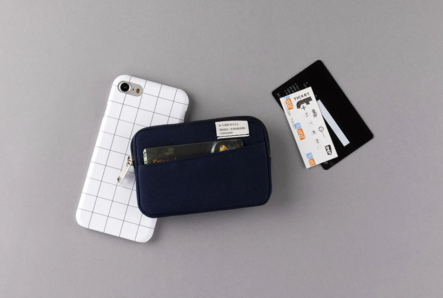 A Low Hill Basic Card Pouch