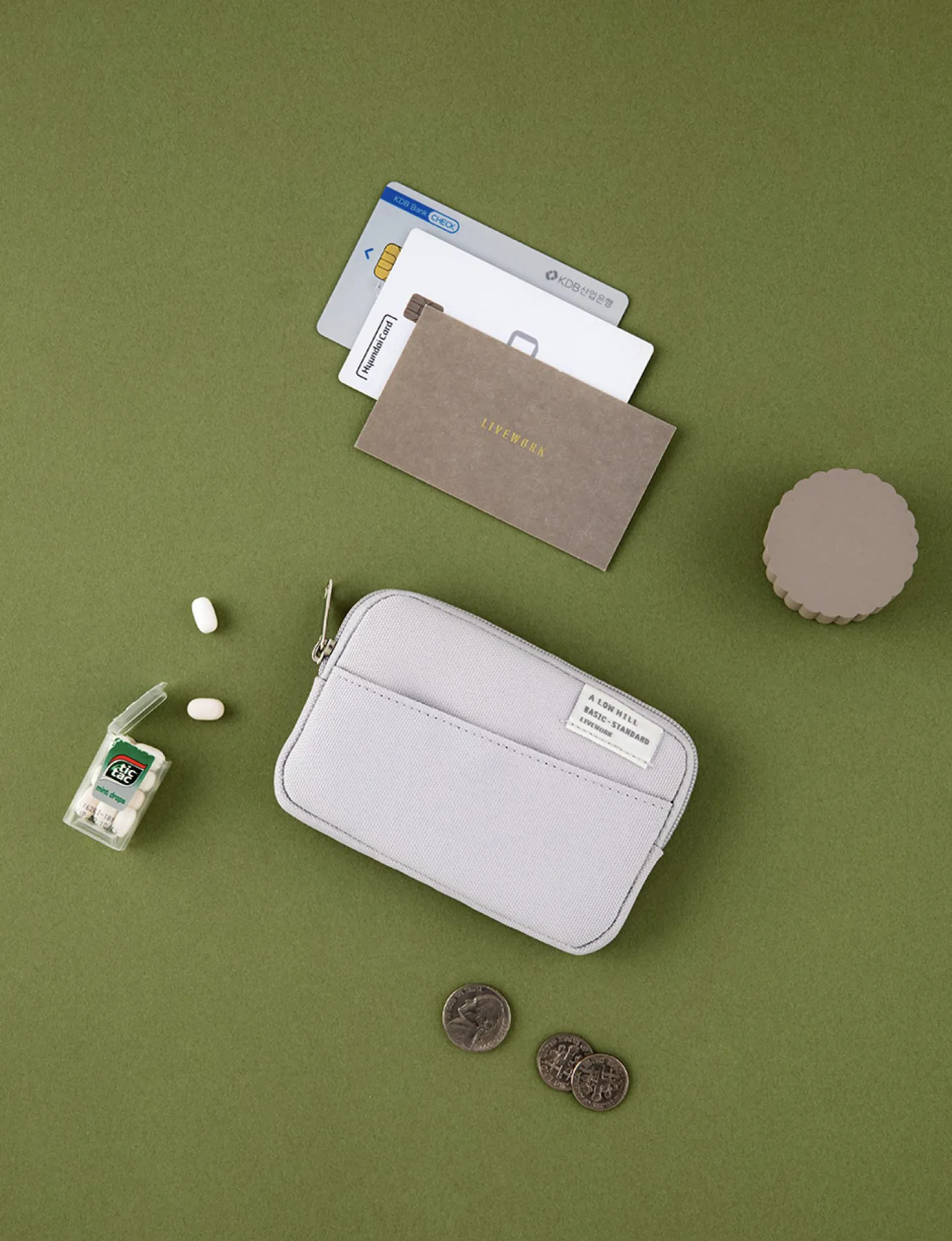 A Low Hill Basic Card Pouch