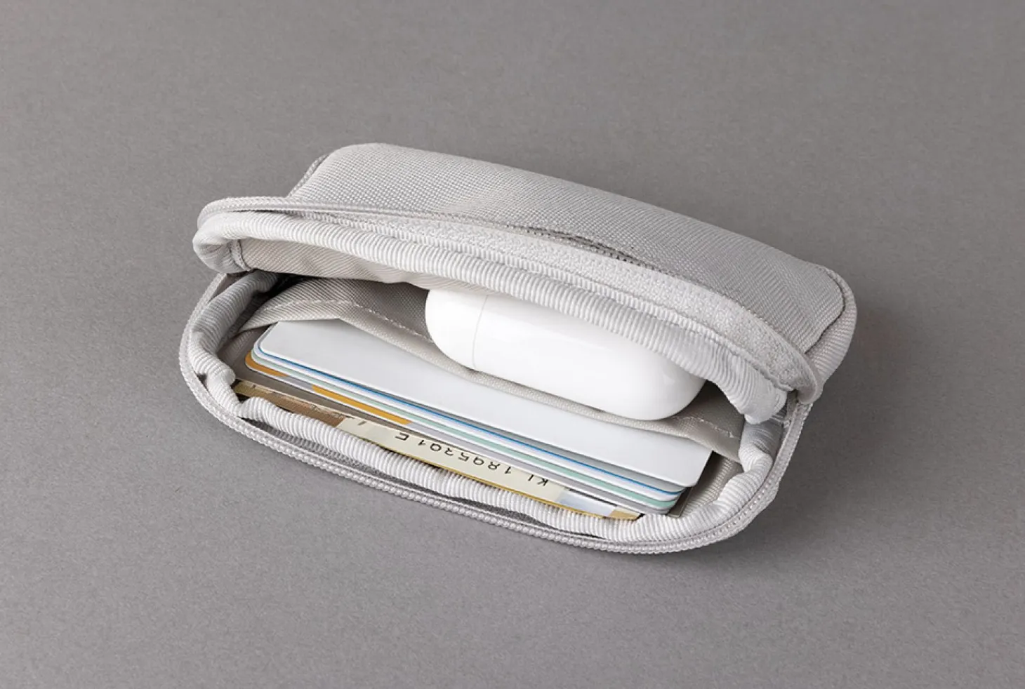 A Low Hill Basic Card Pouch