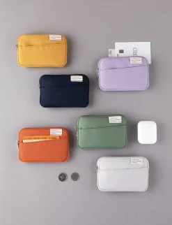 A Low Hill Basic Card Pouch