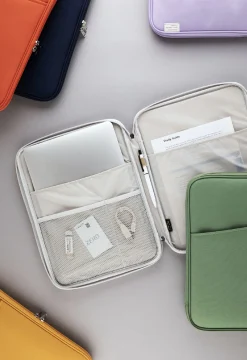 A Low Hill Basic 13 in. Pouch