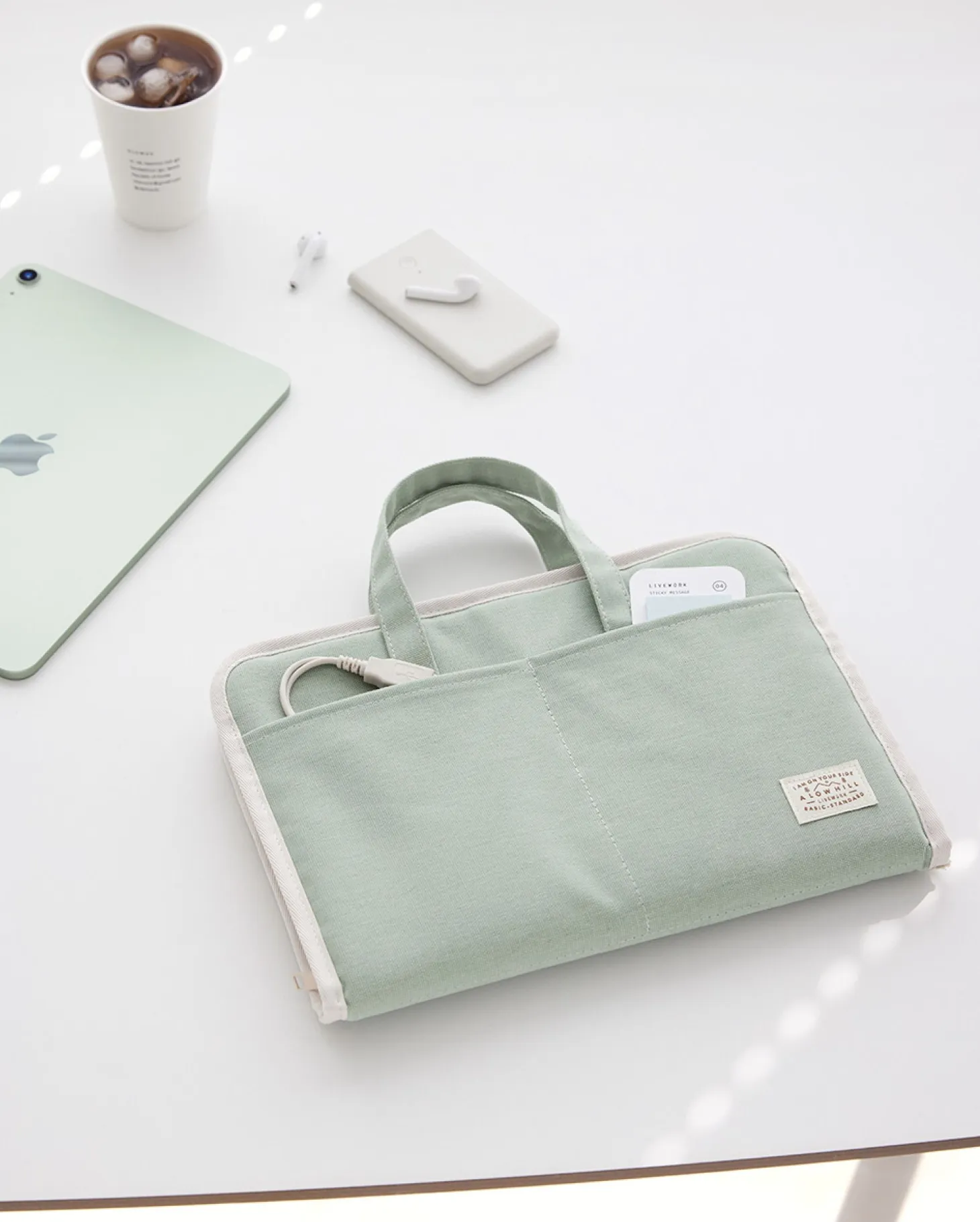 A Low Hill Stitch Tablet Tote