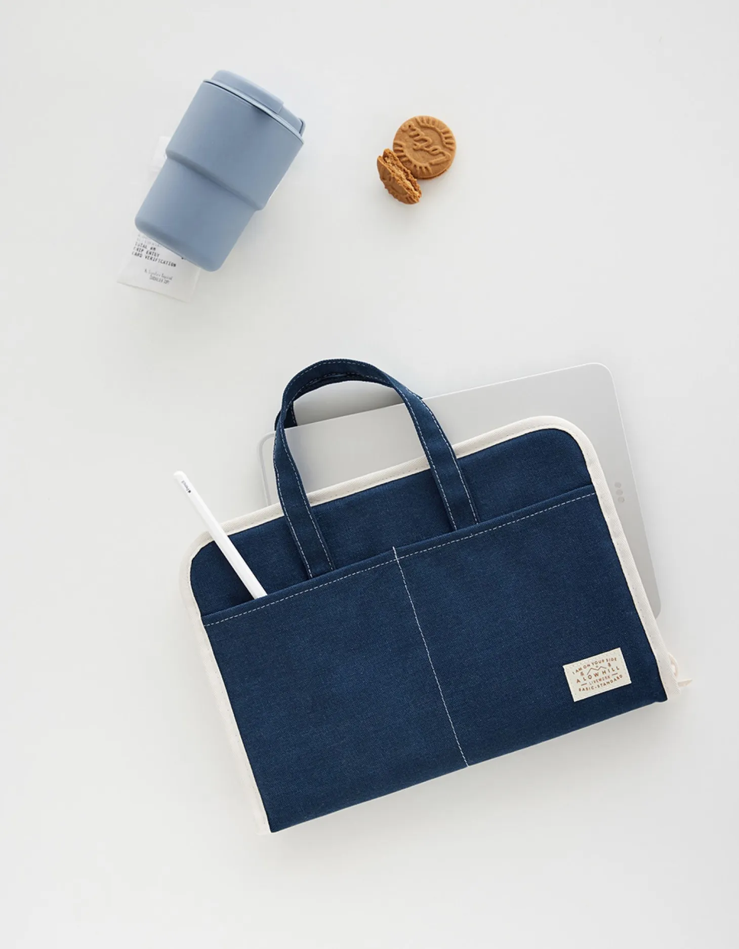 A Low Hill Stitch Tablet Tote