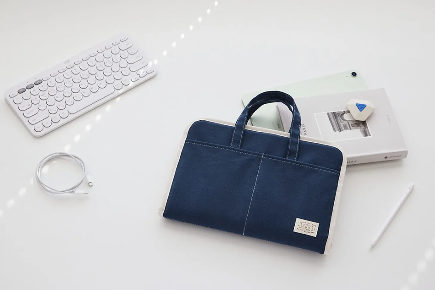 A Low Hill Stitch Tablet Tote