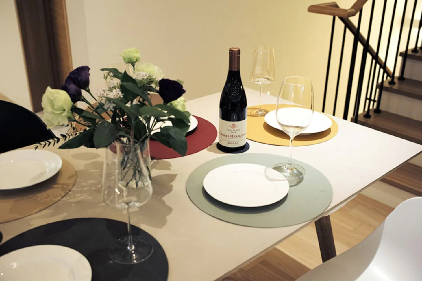Circle Edge Leather Dining Placemat