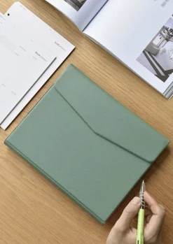 Classy Gentle 20 Ring A5 Binder Clutch