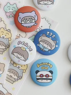 Hodu Girl Button Pin v1