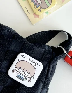 Hodu Girl Square Button Pin