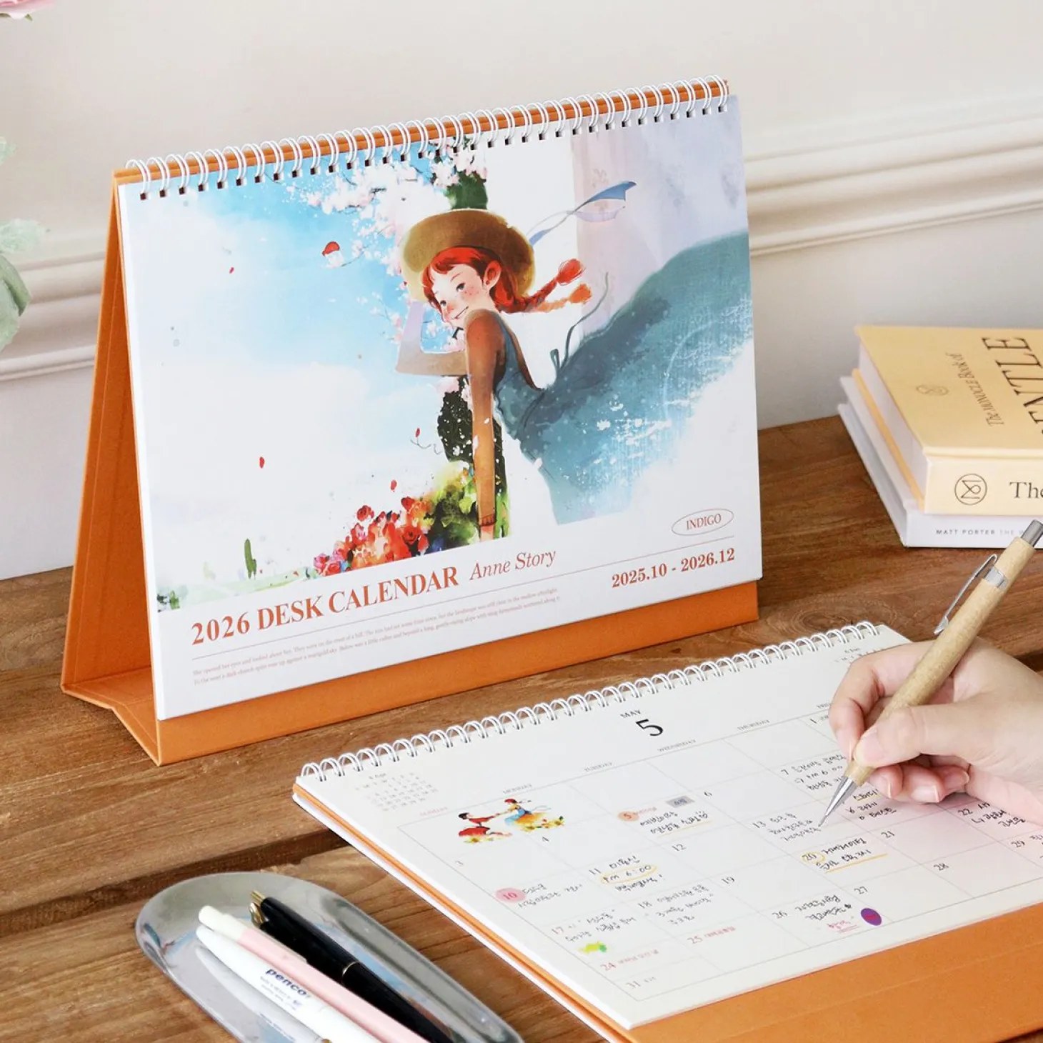 2026 Large Anne Story Desk Scheduler
