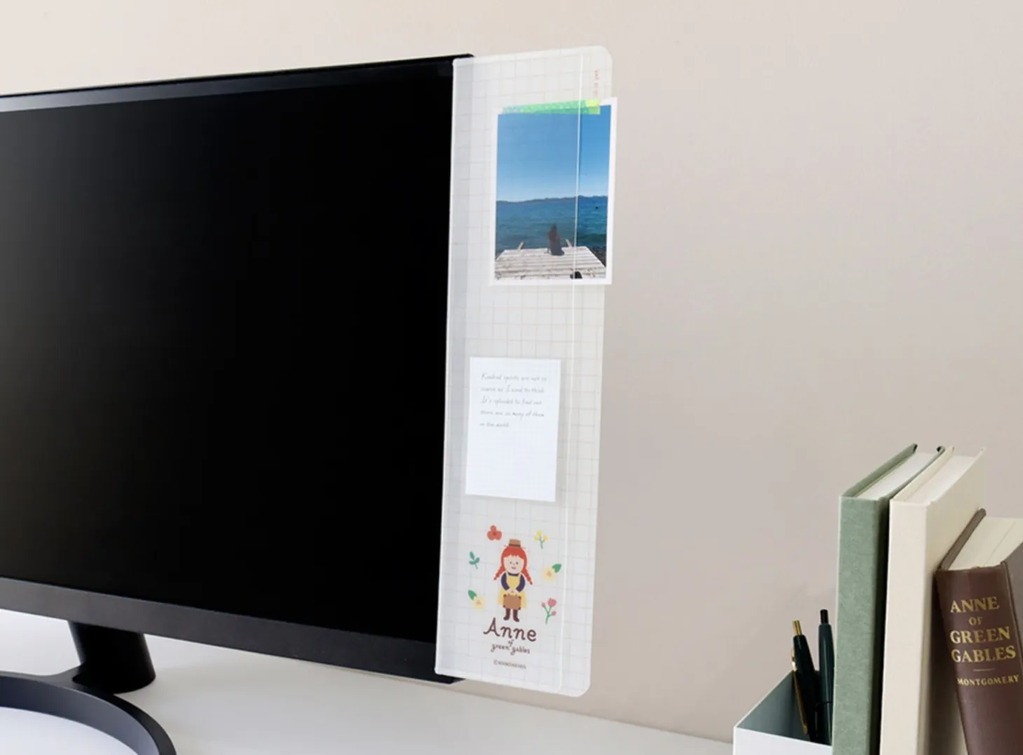Literature Pocket Monitor Memo Board