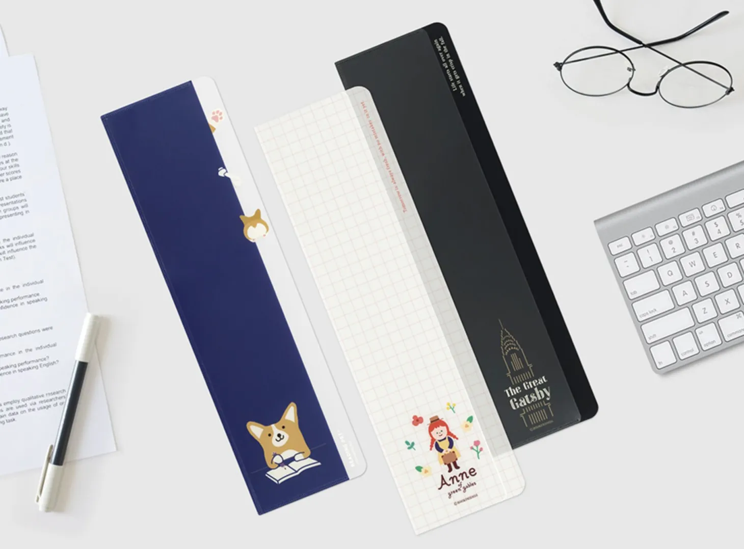 Literature Pocket Monitor Memo Board
