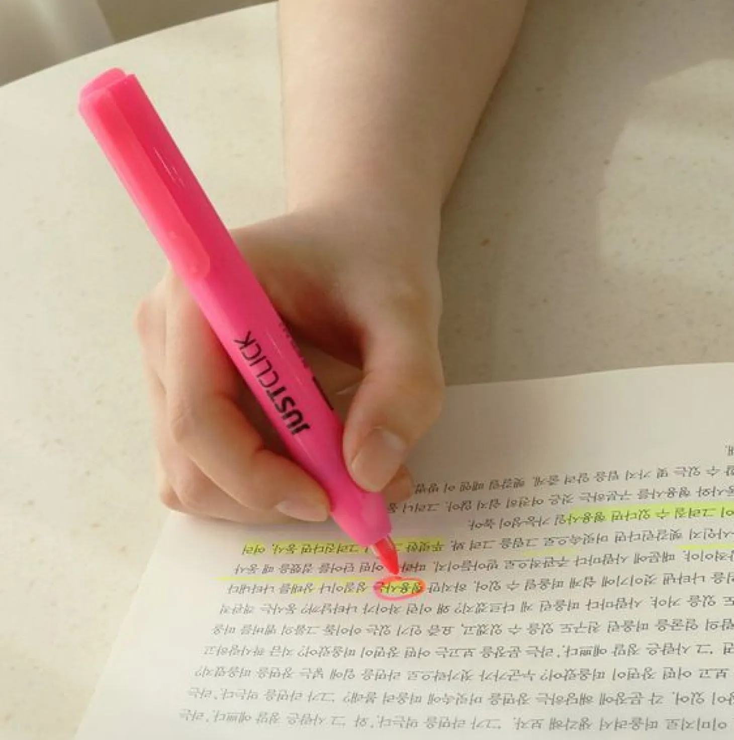 Medium Just Click Retractable Highlighter