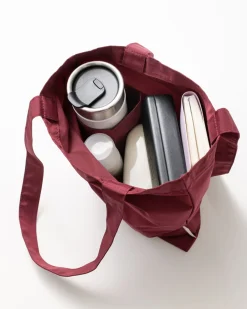 Medium Travelus Daily Shoulder Bag