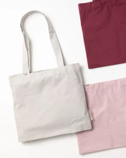 Medium Travelus Daily Shoulder Bag