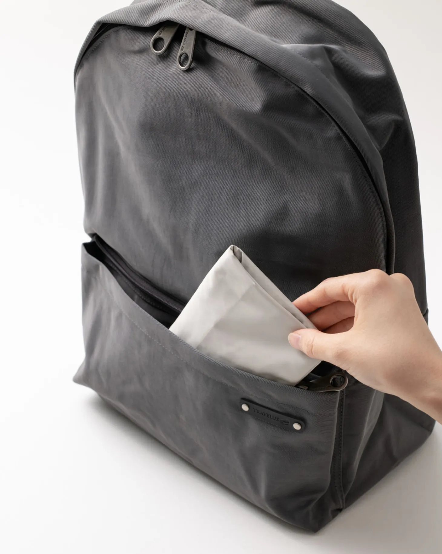 Medium Travelus Daily Shoulder Bag