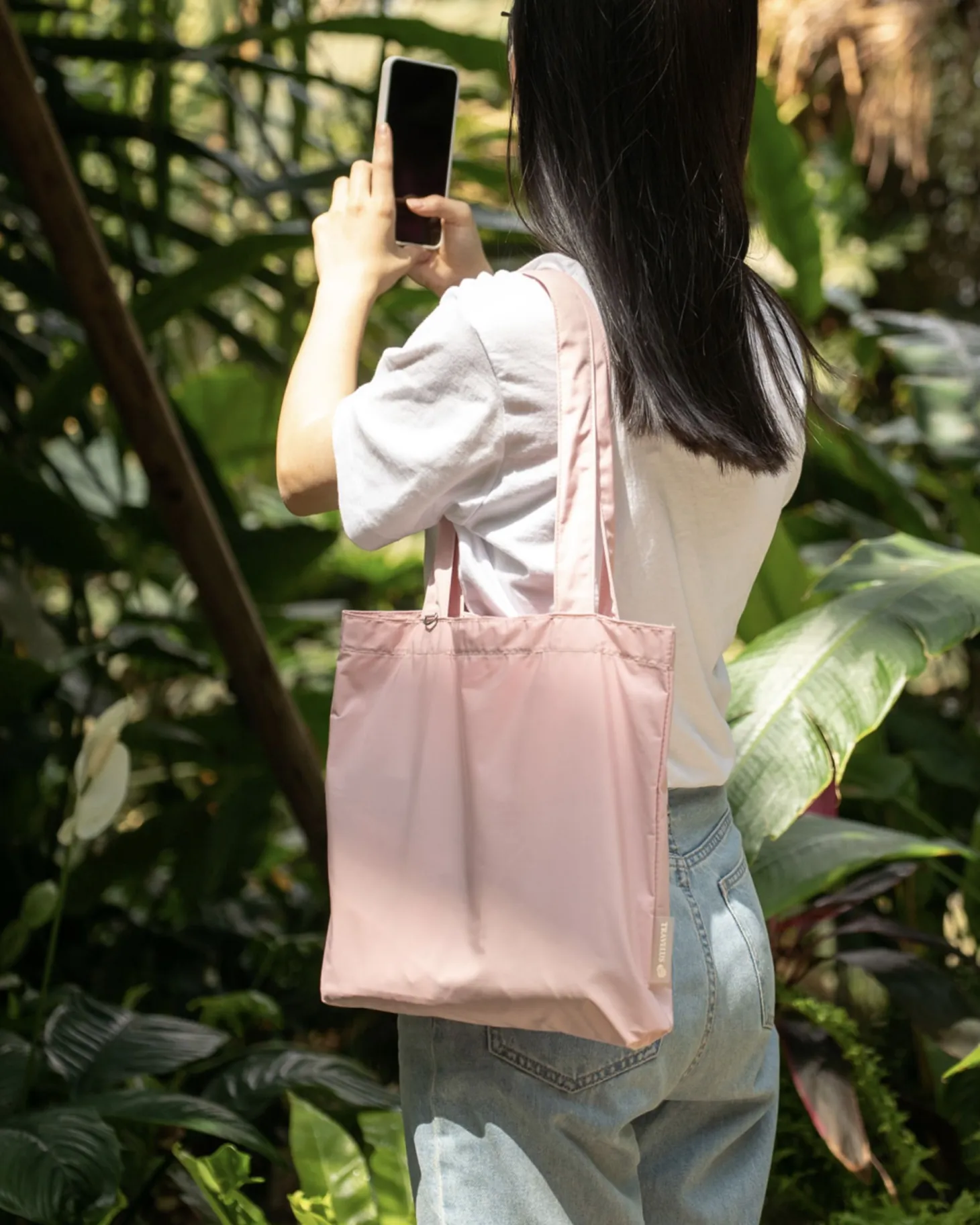 Medium Travelus Daily Shoulder Bag