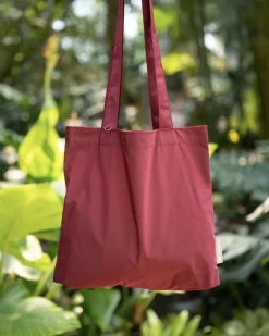 Medium Travelus Daily Shoulder Bag