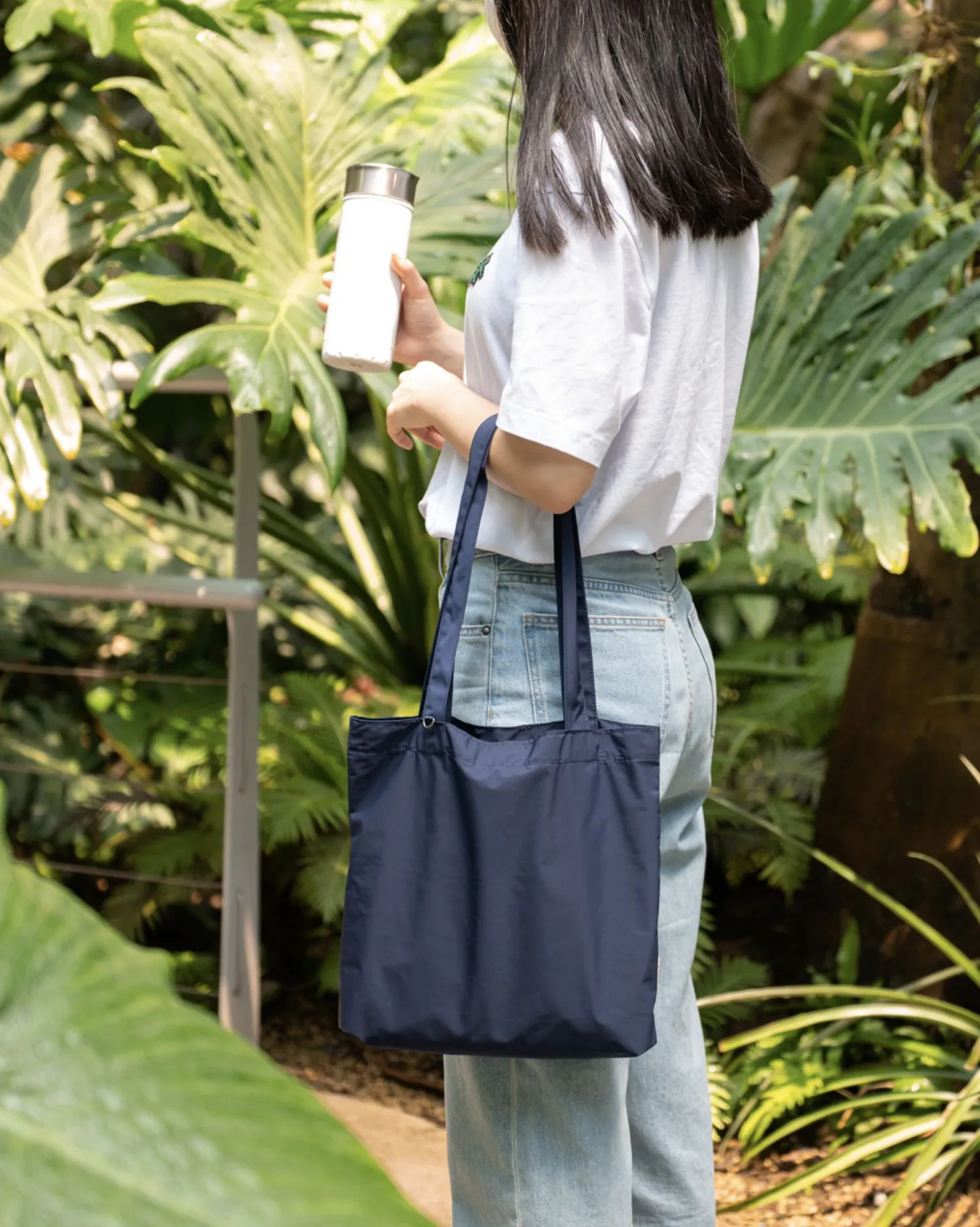 Medium Travelus Daily Shoulder Bag