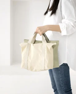 Medium Travelus Daily Tote v2