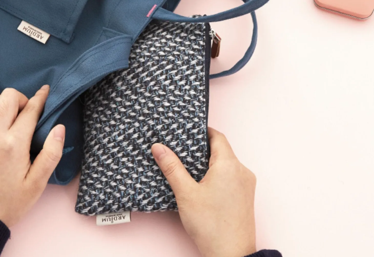Medium Wool Flat Pouch