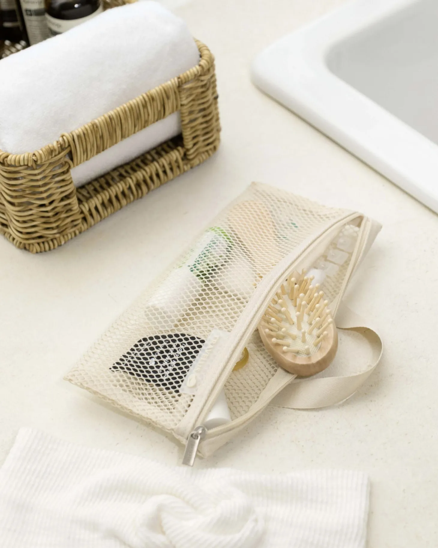 Mesh Slim Pouch v5