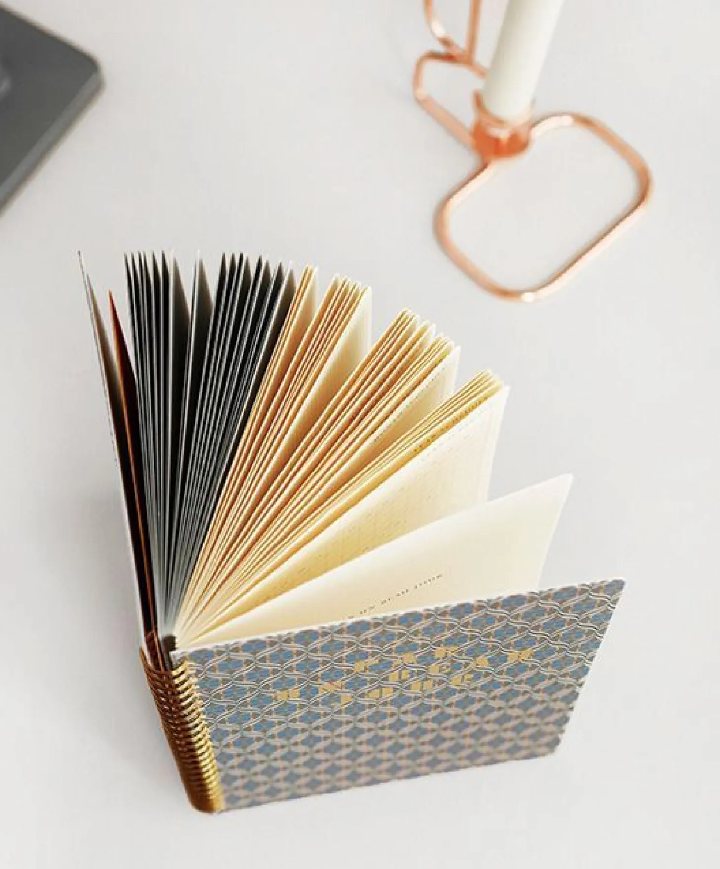 Par Un Beau Jour Monthly Planner