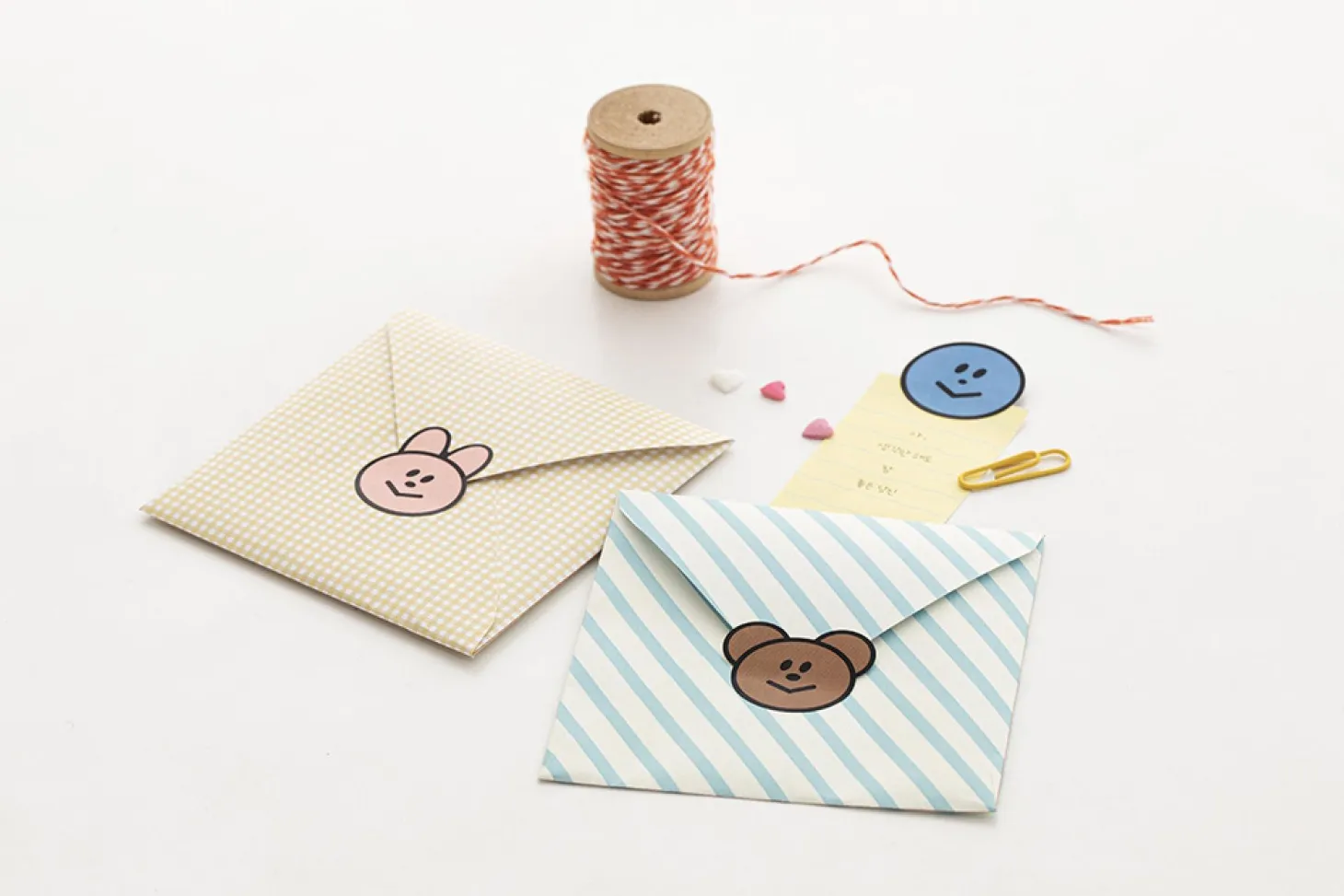 2pcs Point Smile Removable Sticker Set