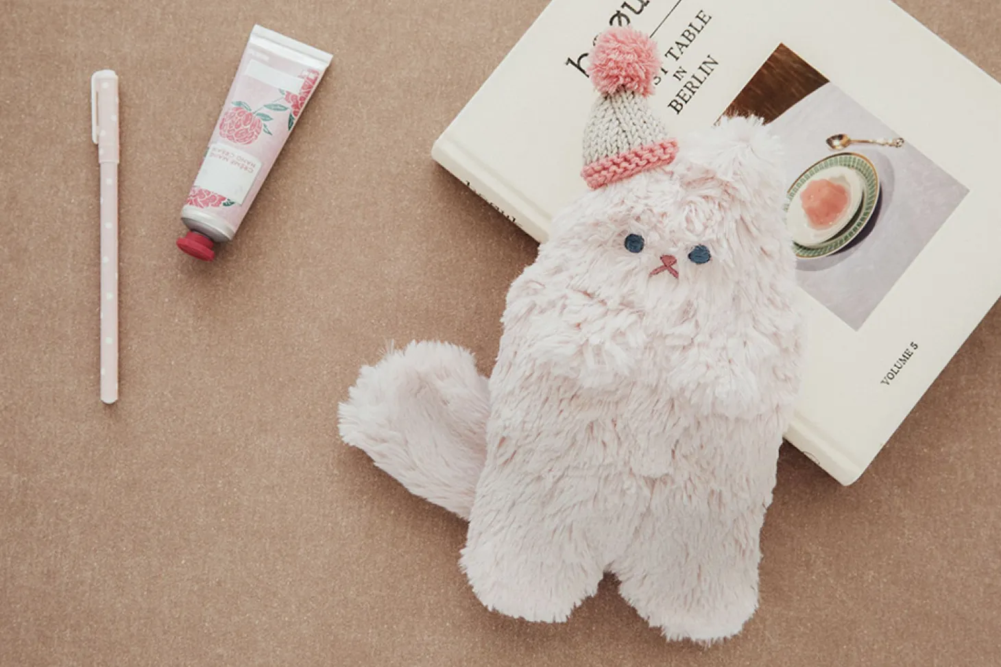 Piyo Cat Fur Zipper Clutch
