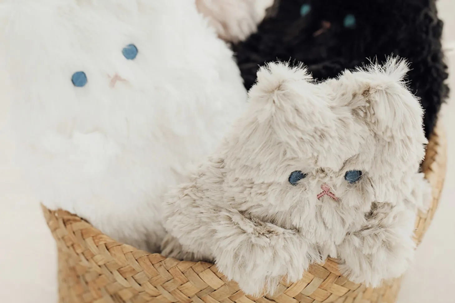 Piyo Cat Fur Zipper Clutch
