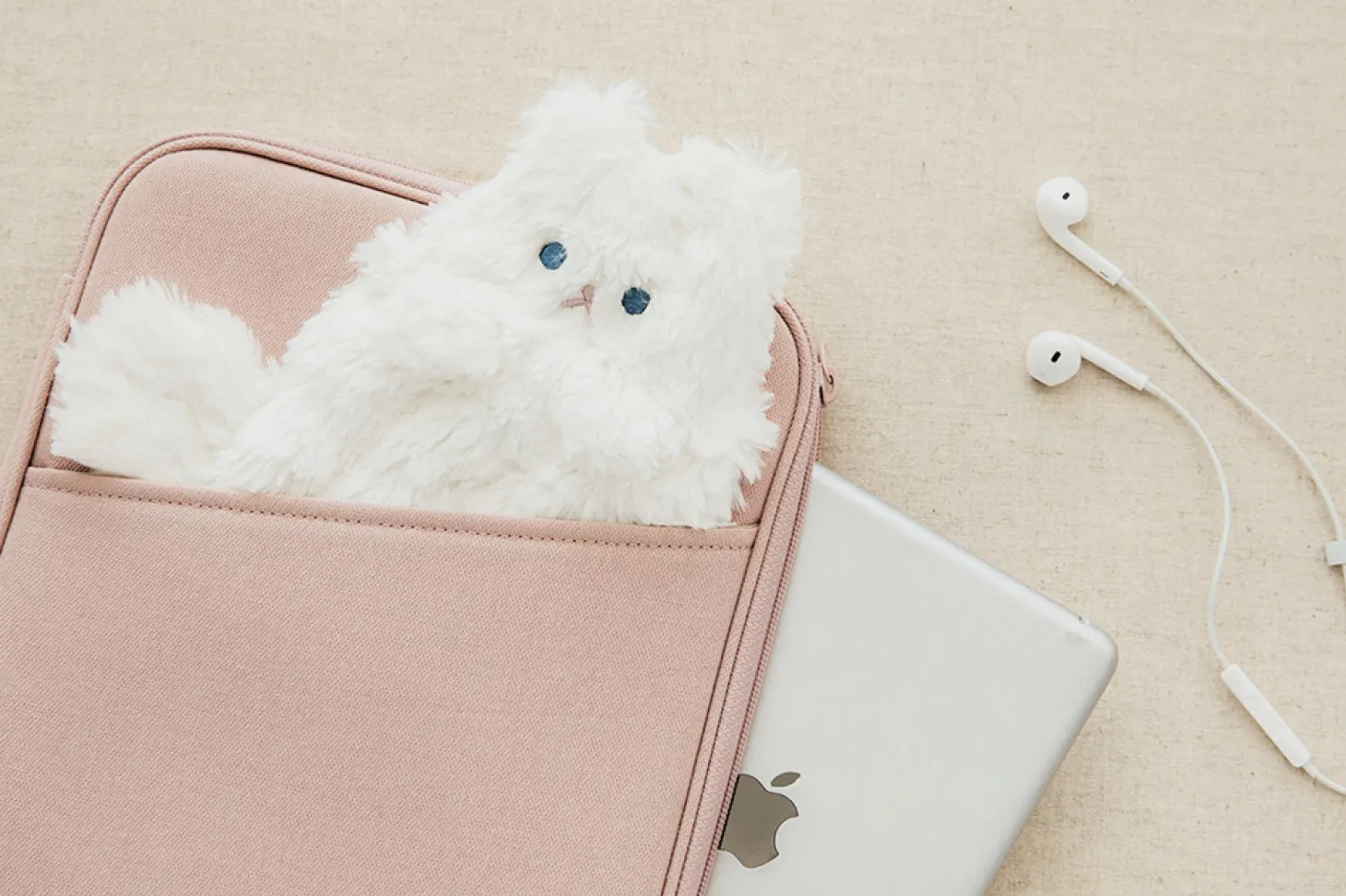 Piyo Cat Fur Zipper Clutch