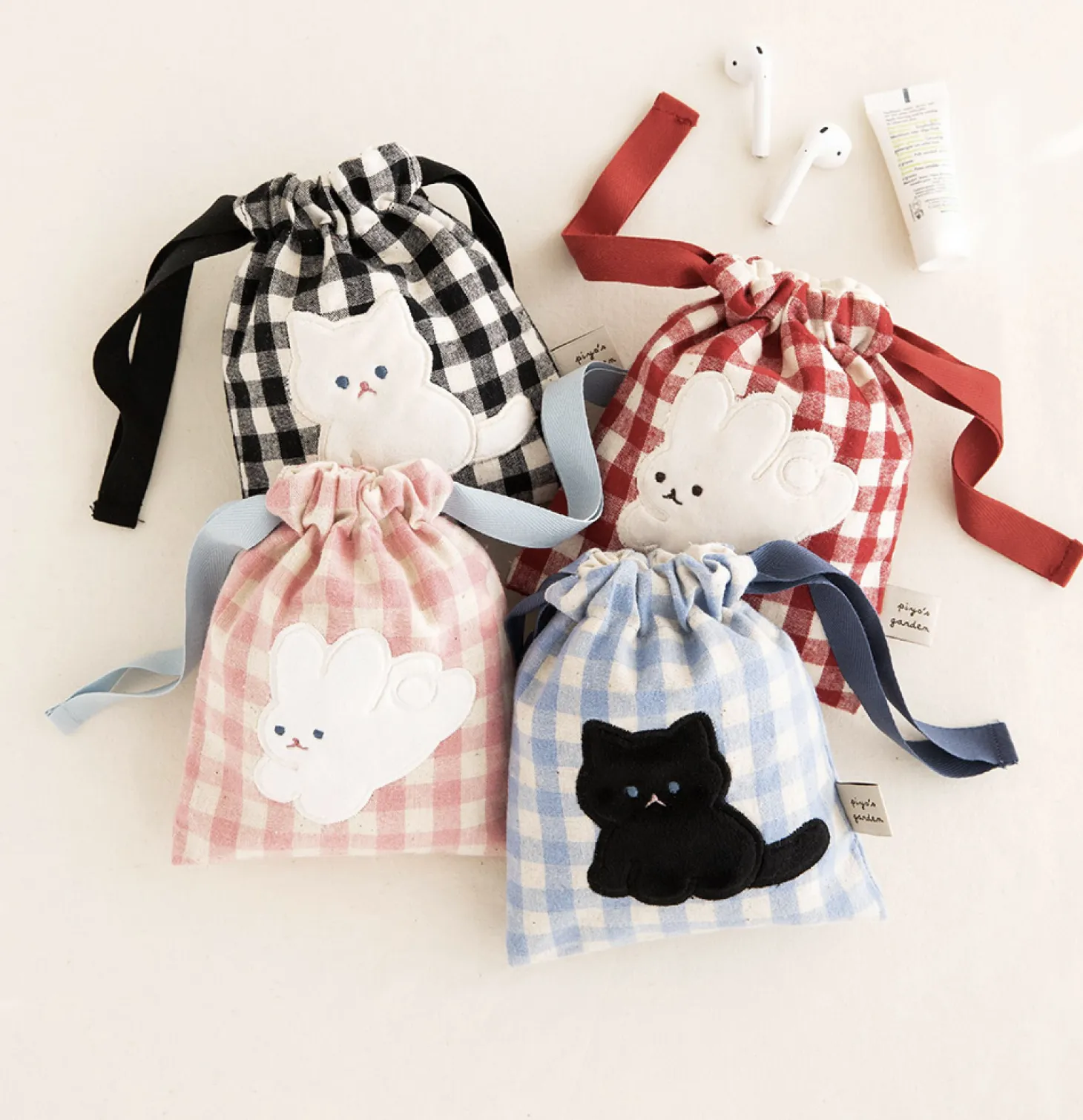 Piyo Drawstring Mini Pouch