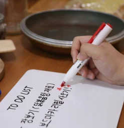 Retractable Whiteboard Marker