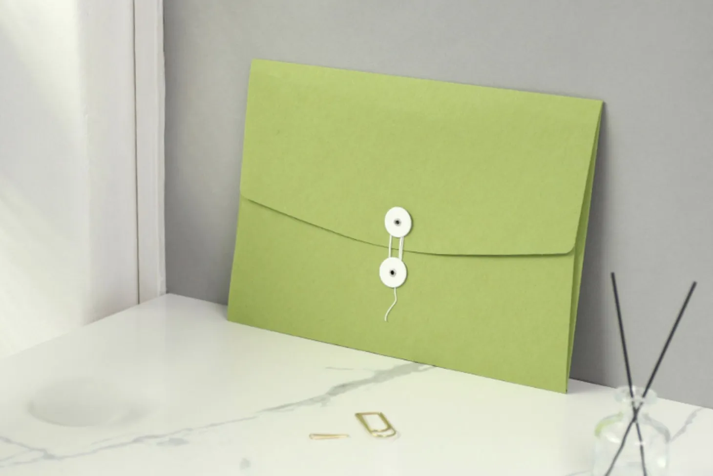 String Tie A4 Document Holder