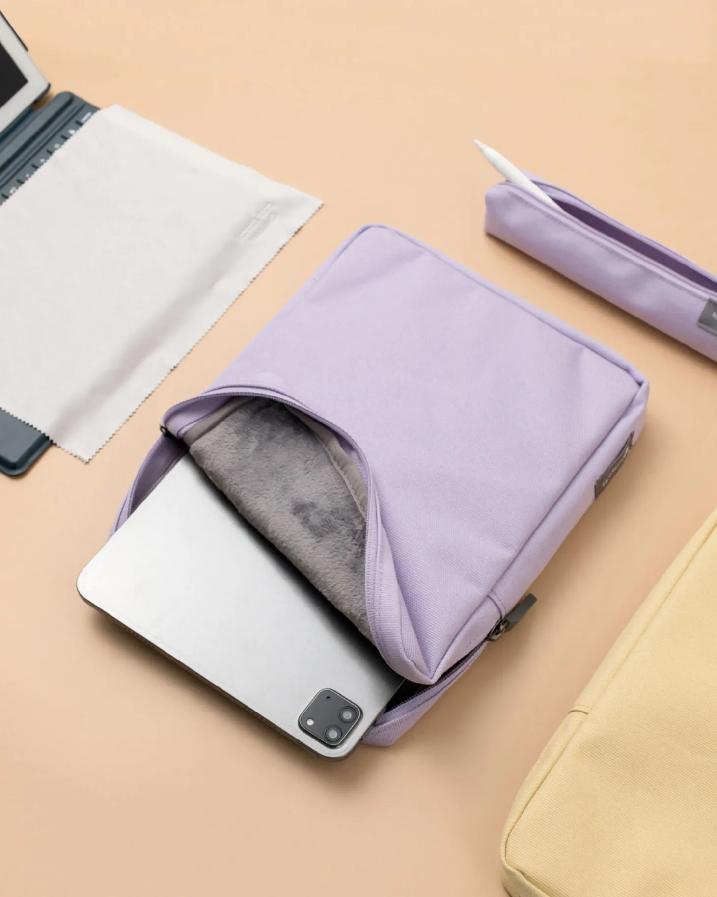 Travelus 11 in. Pouch & Screen Cloth Set