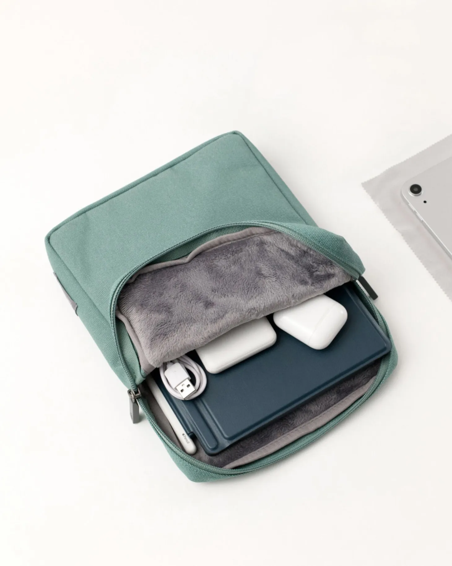 Travelus 11 in. Pouch & Screen Cloth Set