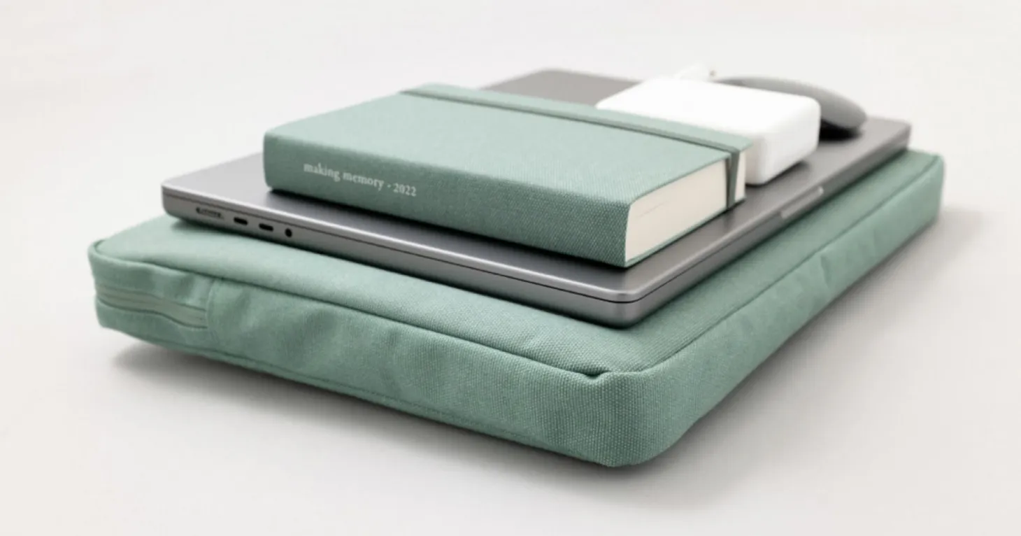 Travelus 16 in. Pouch & Screen Cloth Set
