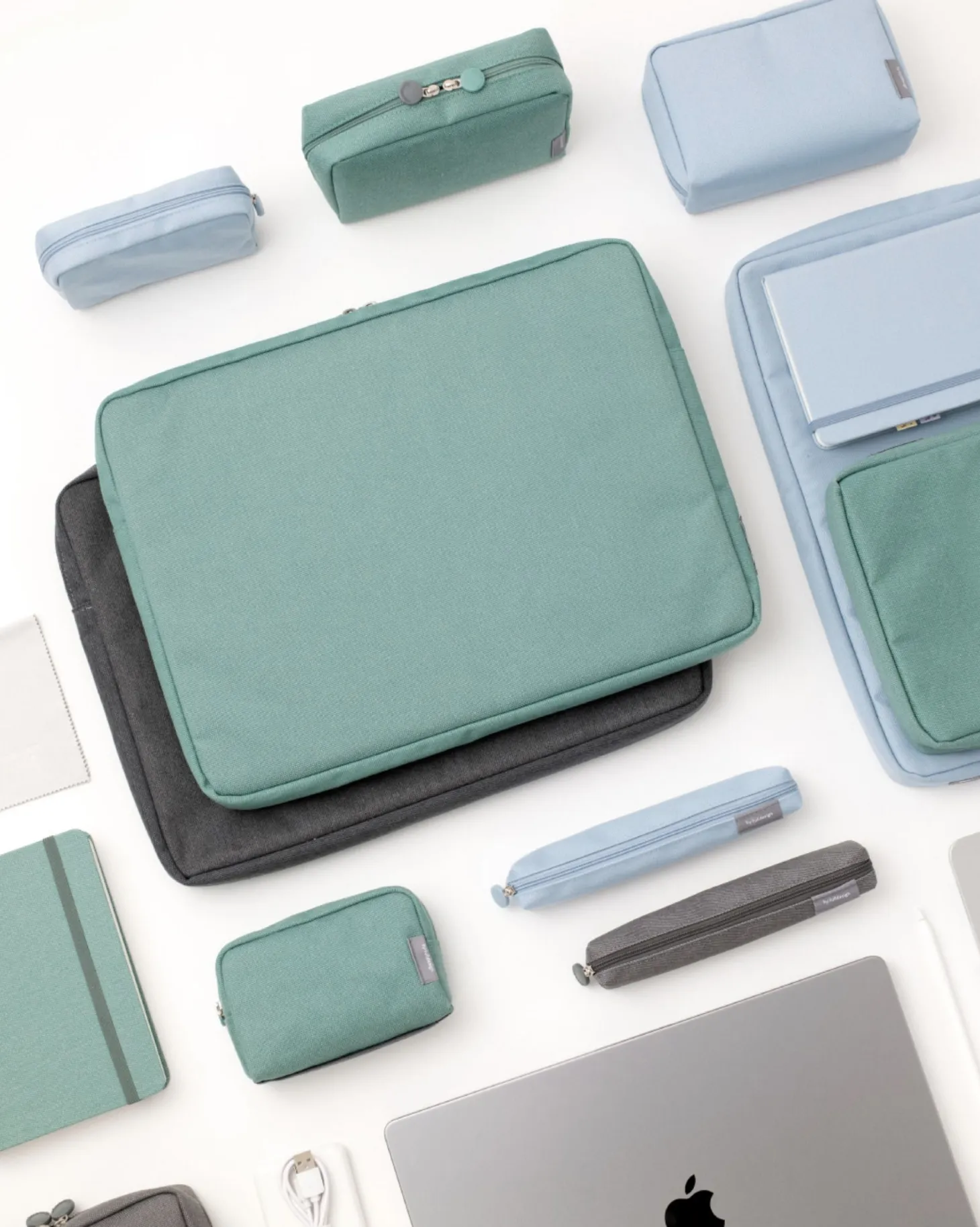 Travelus 16 in. Pouch & Screen Cloth Set