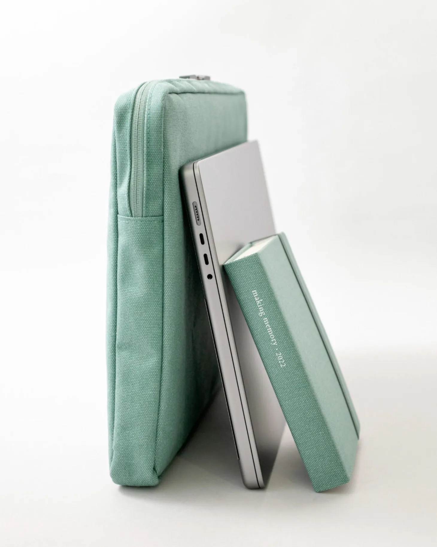 Travelus 16 in. Pouch & Screen Cloth Set