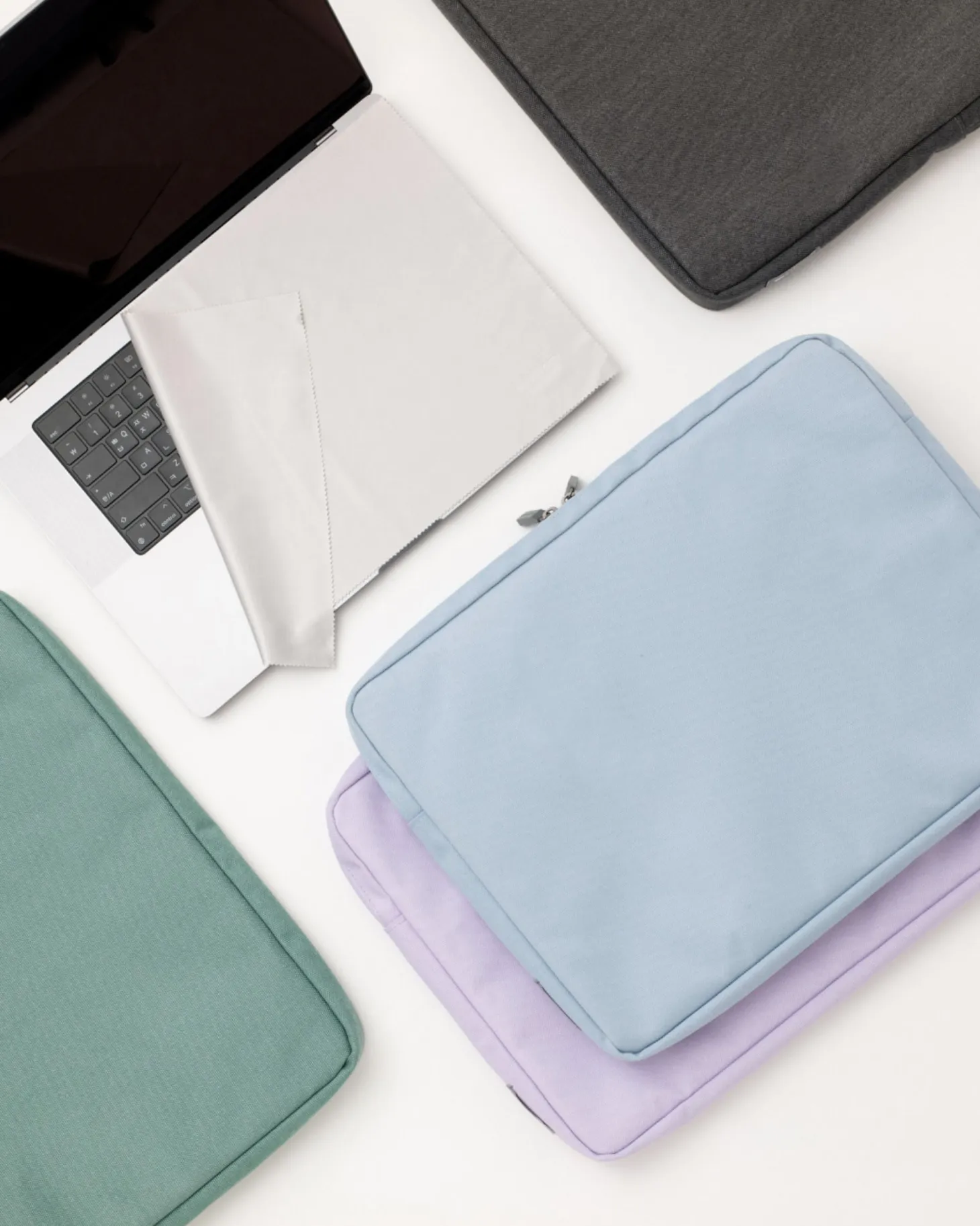 Travelus 16 in. Pouch & Screen Cloth Set