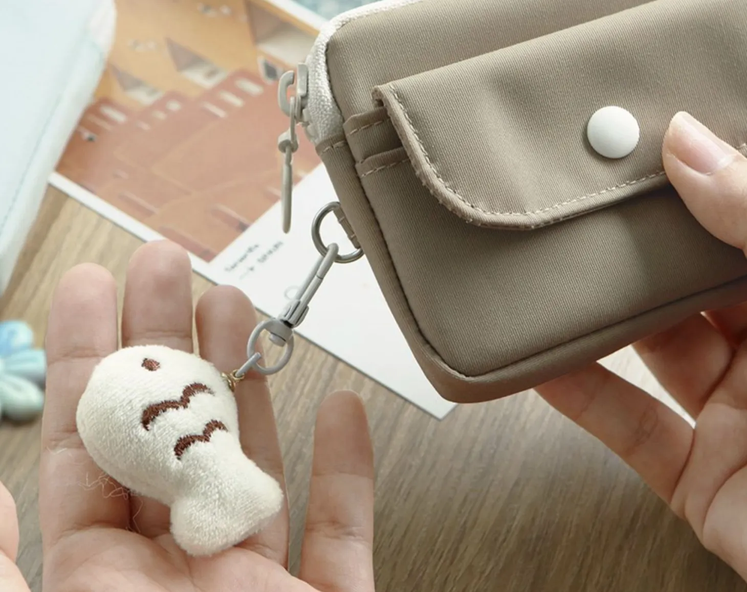 Voyager Button Card Pouch
