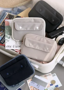 Voyager RFID-Blocking Passport Pouch